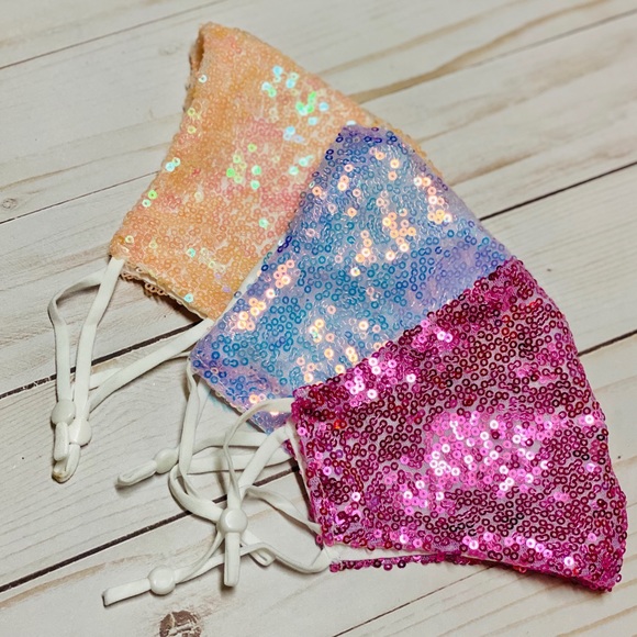🔥Sale🔥🔥3/$15🔥3 Sequined Fashion Face Masks - Picture 2 of 4